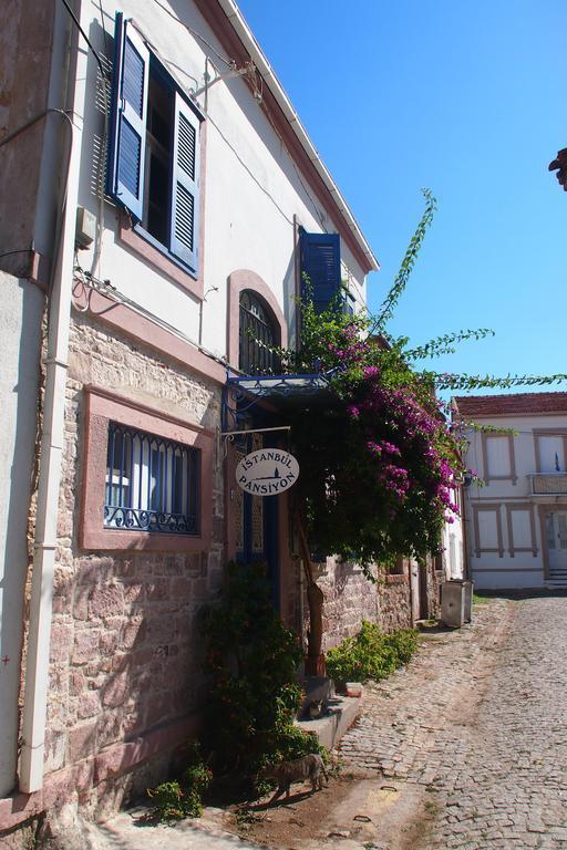Istanbul Pension Ayvalik Bagian luar foto