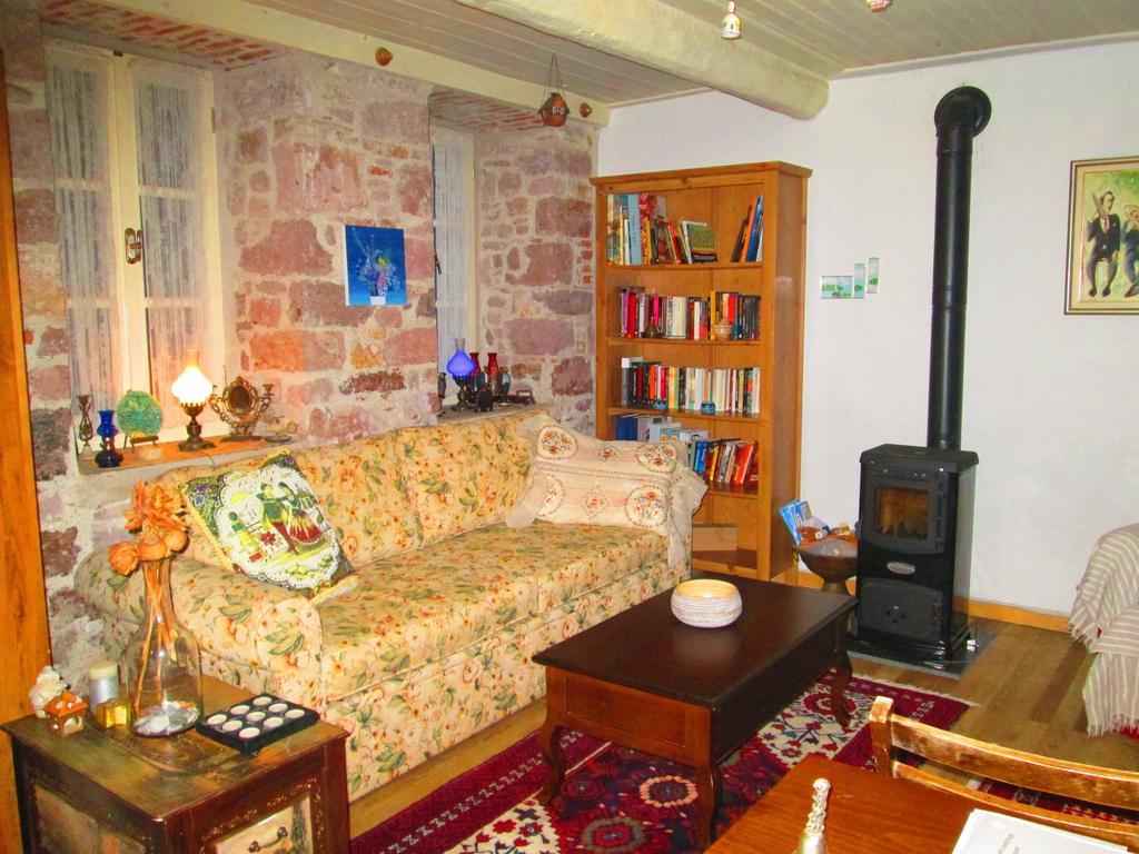 Istanbul Pension Ayvalik Bagian luar foto