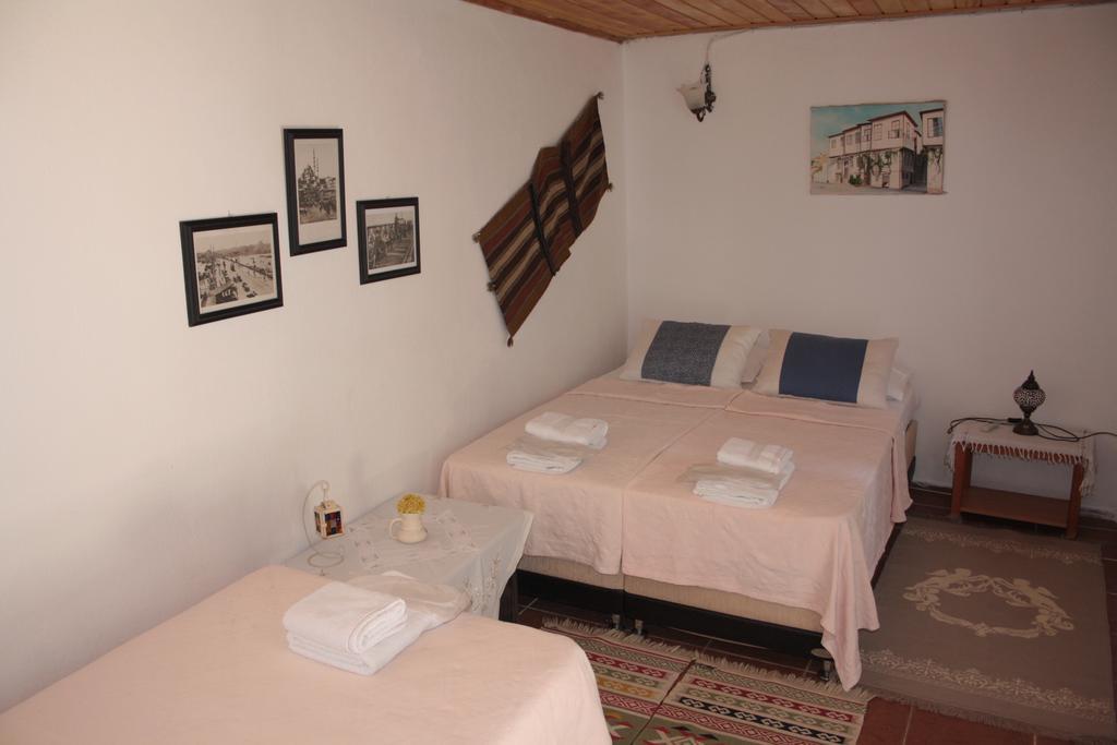Istanbul Pension Ayvalik Bagian luar foto