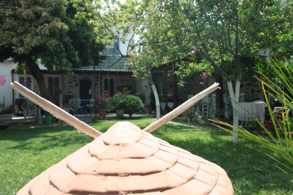 Istanbul Pension Ayvalik Bagian luar foto