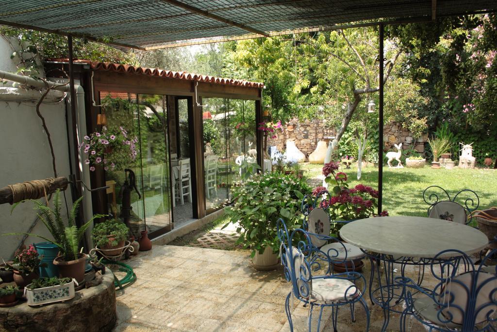 Istanbul Pension Ayvalik Bagian luar foto