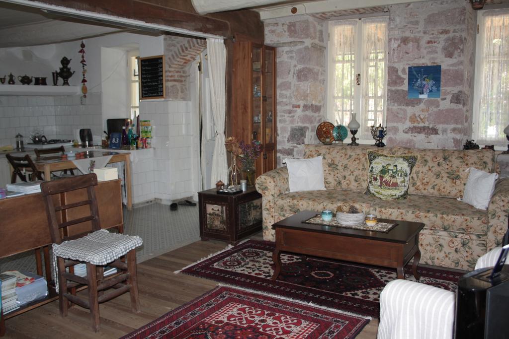 Istanbul Pension Ayvalik Bagian luar foto