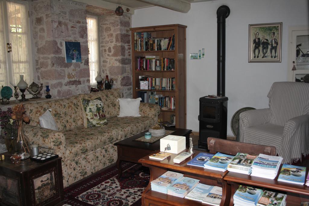 Istanbul Pension Ayvalik Bagian luar foto