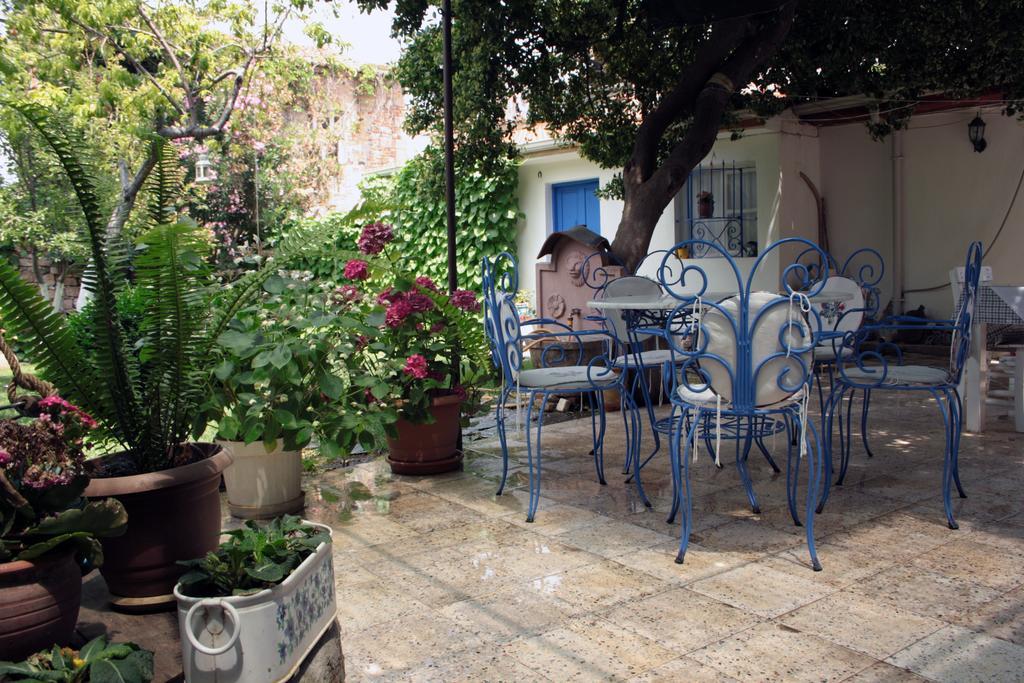 Istanbul Pension Ayvalik Bagian luar foto