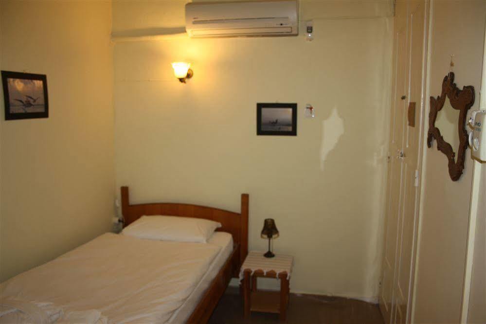 Istanbul Pension Ayvalik Bagian luar foto